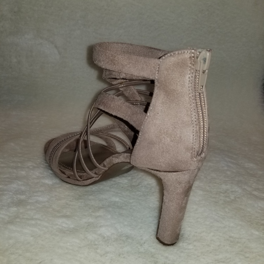 High heels - Picture 4 of 4